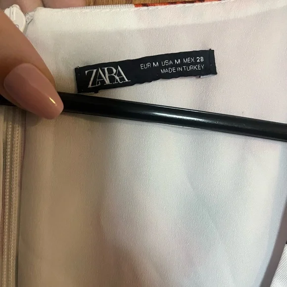 Zara floral puff sleeve floral dress with polka dots size M - Picture 2 of 3